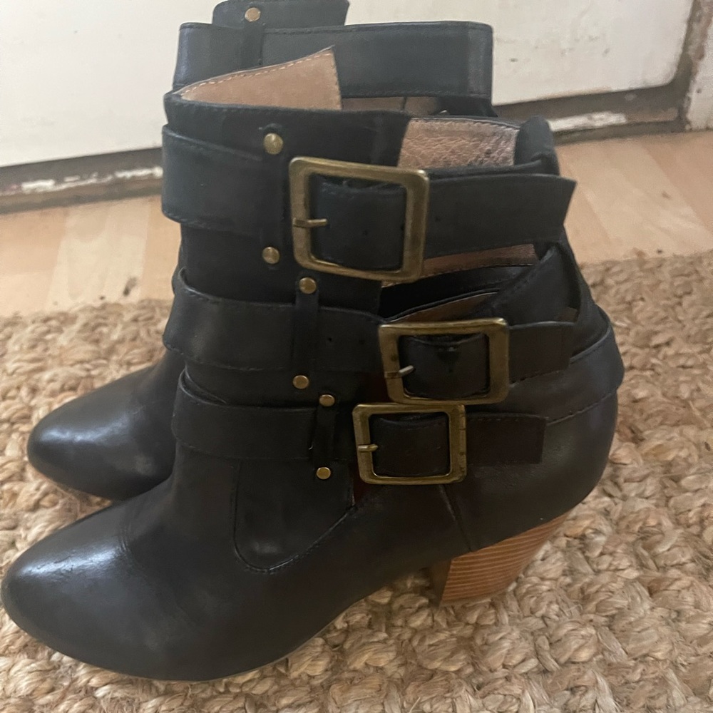Miz Mooz black ankle boots size 8.5